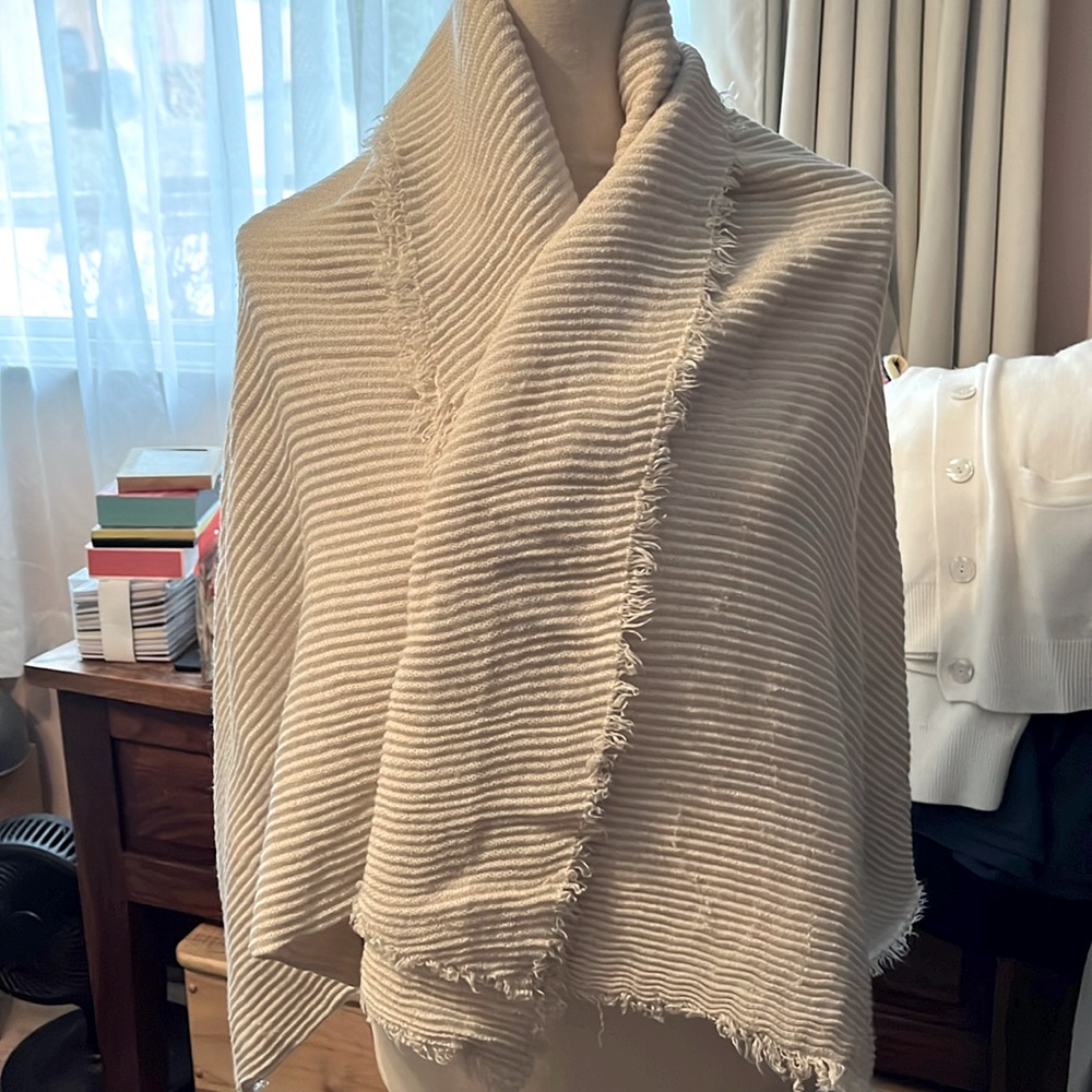 Scarf off white